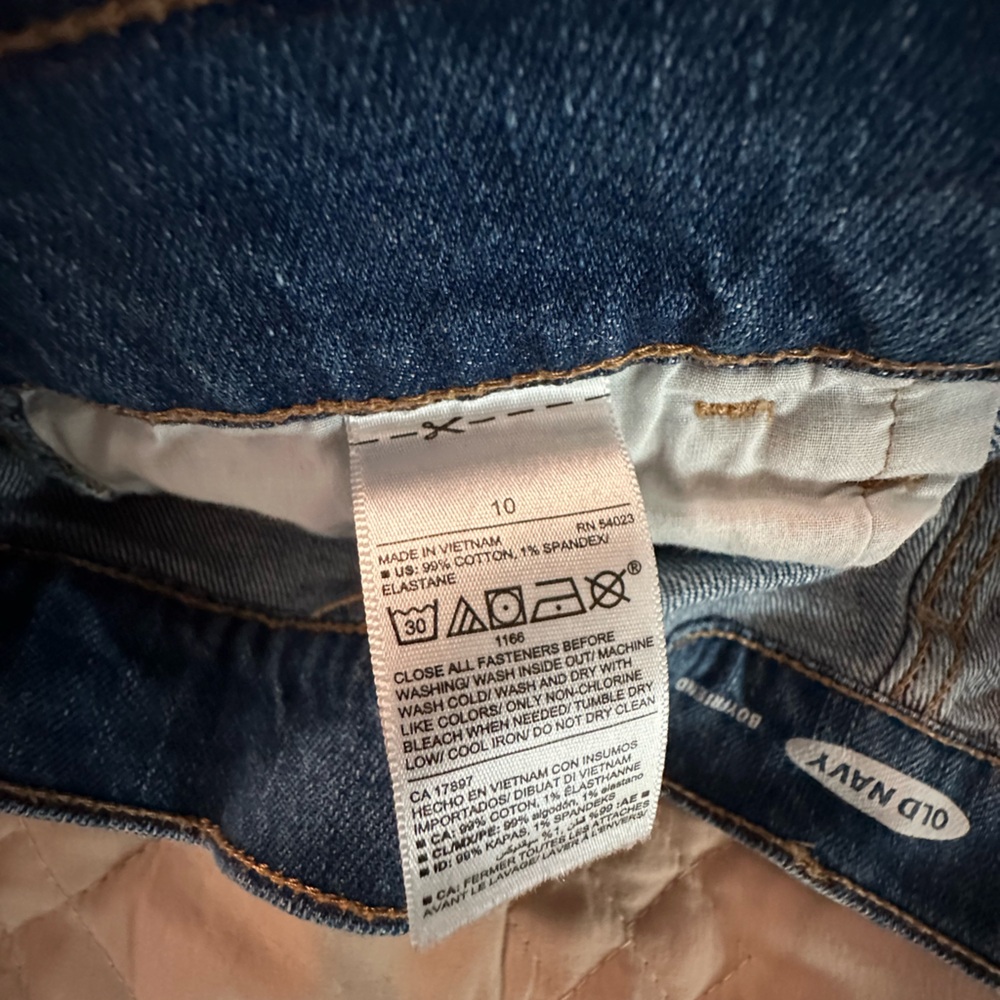 Old Navy Women’s denim shorts - Picture 3 of 4
